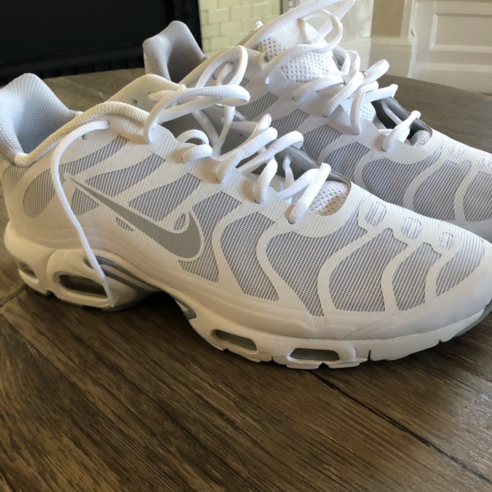 Nike air max plus cross trainers